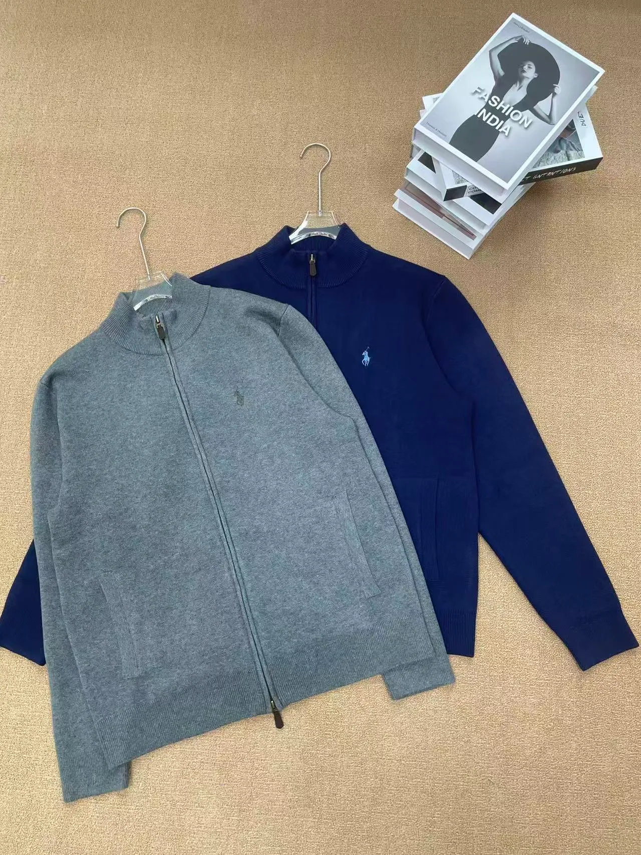 Ralph‑Lauren ｜ • ： ，Gray、Navy Blue • ： Classic logo， ， ； ， ， • ： ， Same Style， ， • ： ， ， ， Breathable 1 Classic ： ， ， ， 。 ， 。 2 ： ， ， ， Retro 。 3 ：Gray ； Blue Retro ， Versatile 。 Sizes-2xl